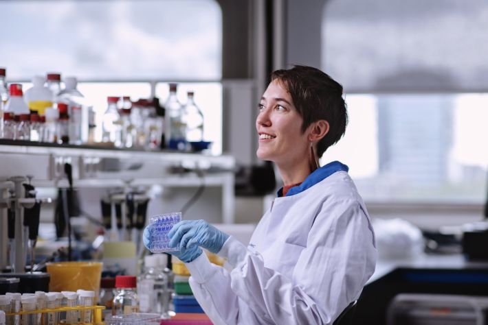 Foto Hester Willigenburg. Hester is bioloog en onderzoeker in het Erasmus MC.