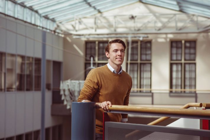 Foto Marco van London, de Groningse postdoctoraal onderzoeker werkt 1 dag per week voor de NTS.