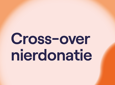 Hier staat een plaatje van de voorkant van de folder Cross over nierdonatie die opent als je klikt op de afbeelding
